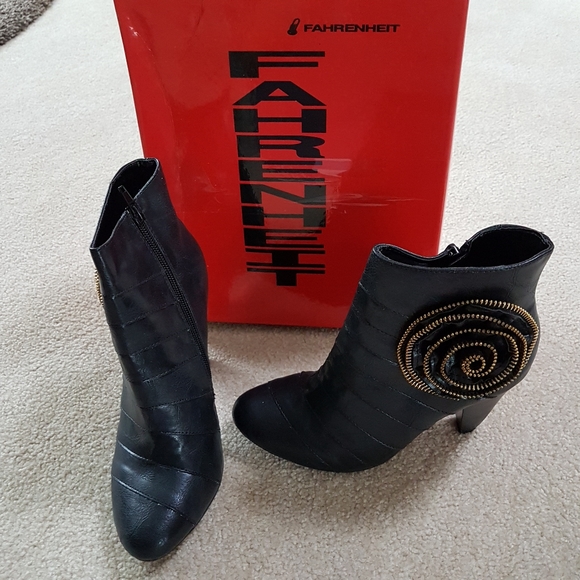 5/$25 | NIB Flower ankle booties - Picture 5 of 7